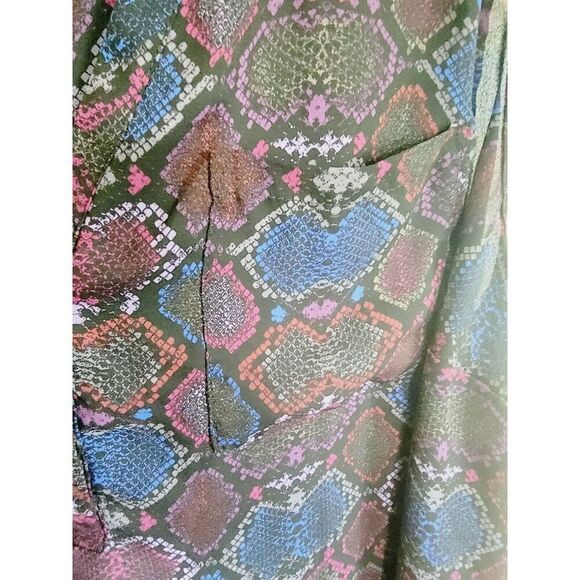 Torrid Harper 3 Multicolored Snake Skin Henley‎ Sleeveless Blouse SZ 3X (22/24) - Picture 5 of 9